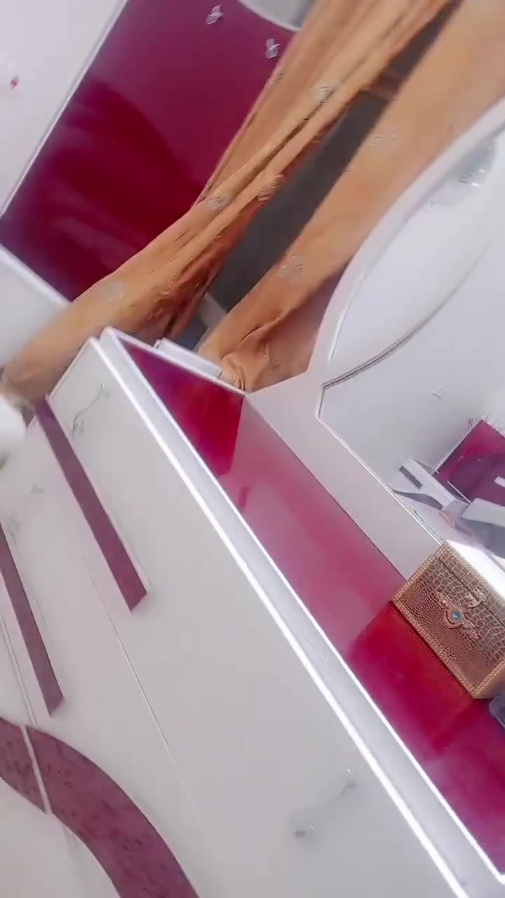 سلام عليكم اخوان غرفه للبيع جديده فول تفصال تركيه الاصلي  ونضافه 80٪ *********** بمليون و100 وبيها مجال
