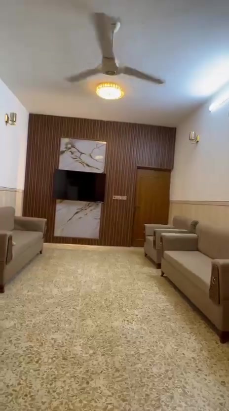 السلام عليكم لدينا دتر للبيع مساحة ١٥٠ متر طابقين بناء حديث واجهة ٧ونص نزال ٢٠ 
٤ غرف نوم واستقبال وصالة ومطبخ وصحيات وكراج 
جكوك الاساتذة ***********
