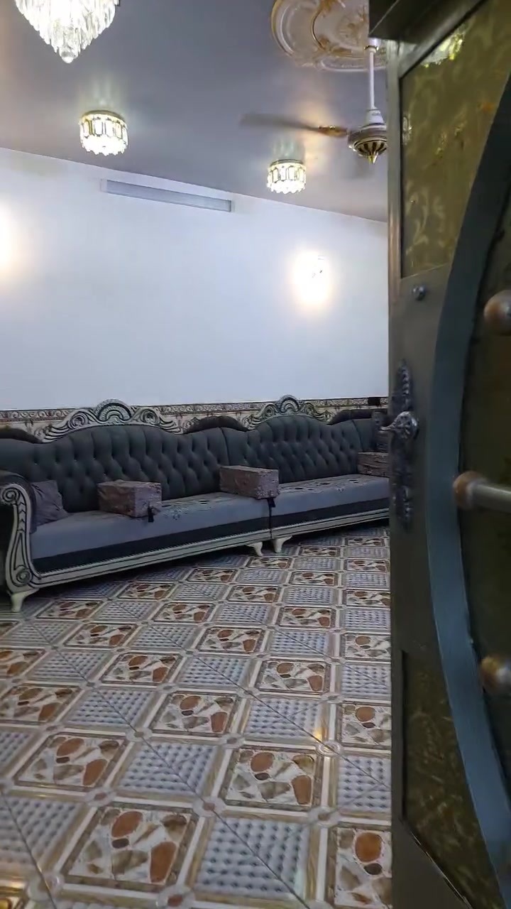 أللهم صل على محمد وعلى آل محمد
توفر دار للبيع موقع شارع البحجازي كاع دكتور فداء 
مساحه دار 220 م  شارع 8 
يتكون من اربع غرف منام بيت مفول ماء شاءالله 
طابو زراعي سند ٢٥ حق تصرف تحويل اسهم وليس قرار قاضي 
يعني اسمك ينزل بل سند احولك اسهم 

للإستفسار الاتصال او مراسلة واتساب 
***********  علي المشهداني 
*********** علي المشهداني
