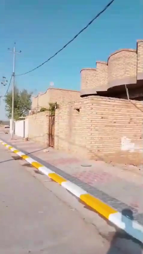 دار للبيع مساحته 150 متر 
واجهه 7 متر ونزال 20 متر 
موقع نهايه شارع الصناعه خلف بيت الأستاذ المرحوم سعد فزاع 
با ال 800  
بشارع الثاني من الحي 
اساس كونكريت رفت 
سكف كونكريت طابق لاول 
غرفه وصاله ومطبخ واستقبال وحمامات داخليه وخارجيه 
 وطابق ثاني 3اغرف وصاله وحمامات وسطح 
طابق ثاني عكاده  كل بناء البيت طابوق 
سنه البناء 2023
البيت محجوز ال مصرف الاسكان مطلوب 40 مليون او اقل 
ستقطاع شهري 250 الف 
باليد ال صاحب البيت 87  وبي مجال 

وال 40 يتحولن مع كفيل وستقطاع على مشتري 

تريد حر عادي يسلم البيت حر 

الخدمات الحي كامله تاهيل 
لاستفسار اتصال 

***********
