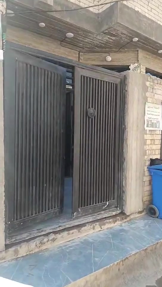 السلام عليكم دار للبيع المساحه ١٠٠ متر  زراعي سند ٢٥ بغداد رأسه العبيدي شارع عشرين خلف معمل الببسي بناء جديد صار شهر من كمل الواجهه ٦ ونص السعر ٧٨ وبي مجال للشراي قليل ***********
