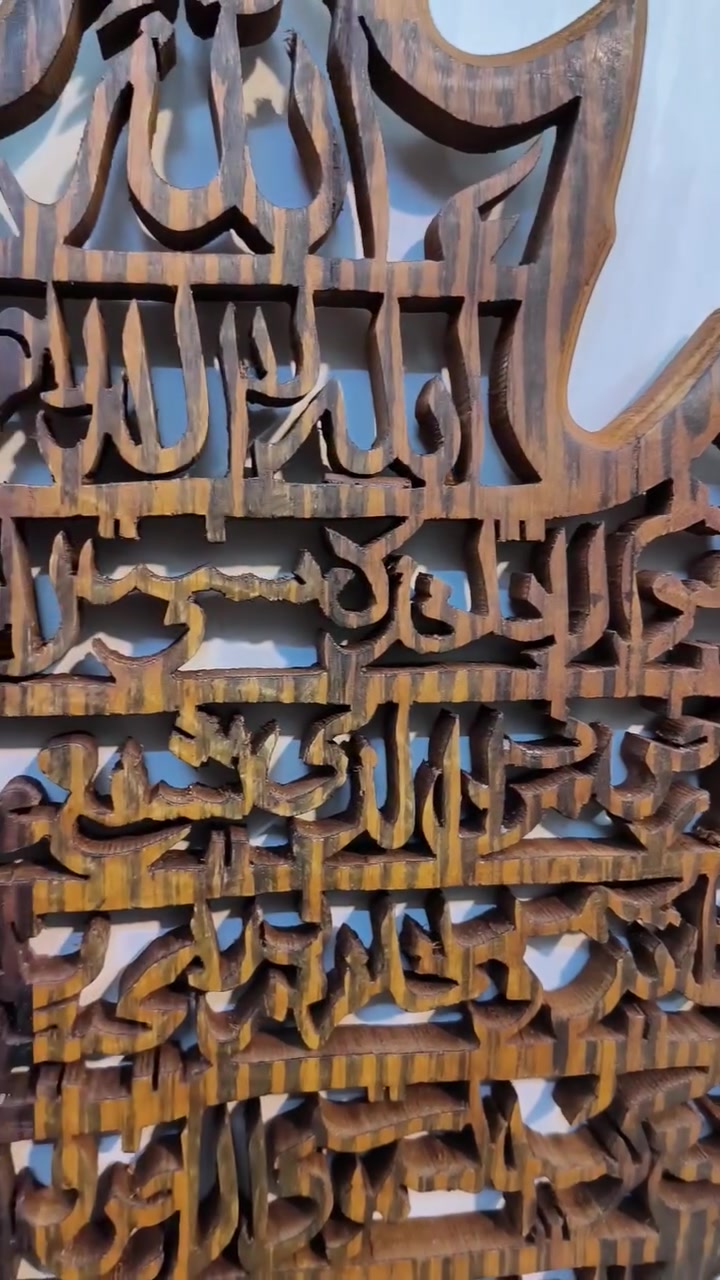 ايه الكرسي خشب عمل يدوي تعليق بل حايط الطول ٤٥ سم العرض ٣٨ سم مكاني بغداد *********** يوجد توصيل

