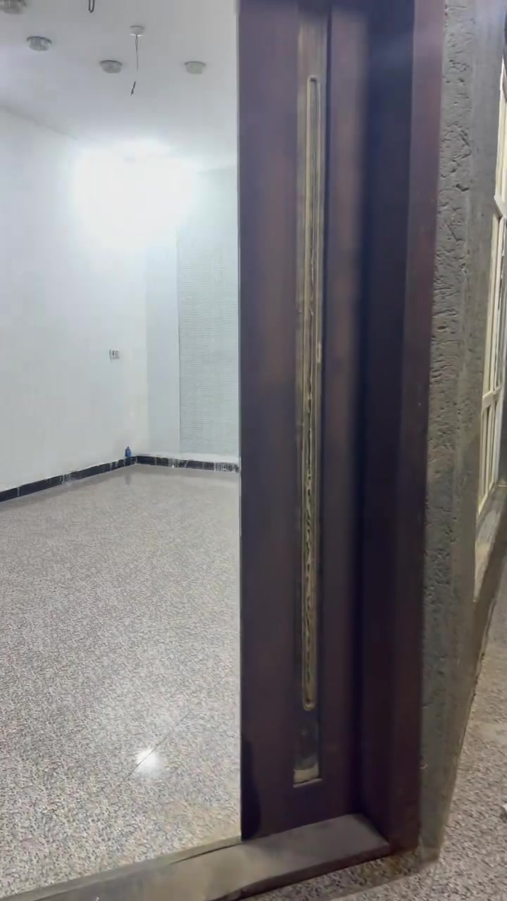 🏡✨ للبيع دار مرتب بموقع مميز في زرباطية ✨🏡

فرصة مناسبة لمن يبحث عن بيت بناء حديث، مرتب وجاهز للسكن وبسعر مناسب 👌

📍 الموقع: الكوت – ناحية زرباطية
📐 المساحة: 150 م²

🏠 يتكون المنزل من:
🛏️ ثلاث نوم
🛋️ صالة
🍳 مطبخ
✨ غرفة استقبال
🚿 صحيات عدد ٣
▪️ طابقين 

🧱 بناء حديث ومرتب
📜 السند: طابو صرف – تحويل مباشر ✅

💰 السعر المطلوب: 50 مليون دينار عراقي وقابل للتفاوض 

📞 للاستفسار والتواصل
***********
