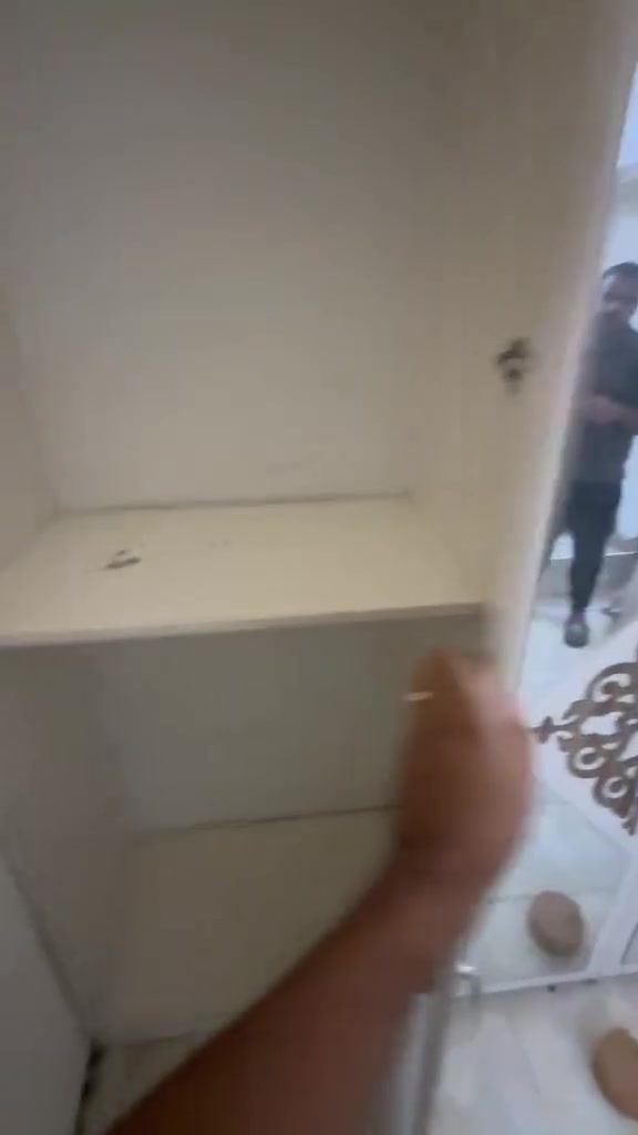 السلام عليكم  غرفة نوم للبيع شبھة جديدة الغرفة مستعملة فقط شھرين مستعجلين عل بيعتھة   الله شاھد مشتريھة ل٤٥٠ الف مكاني بغداد كرادة واتساب ***********
