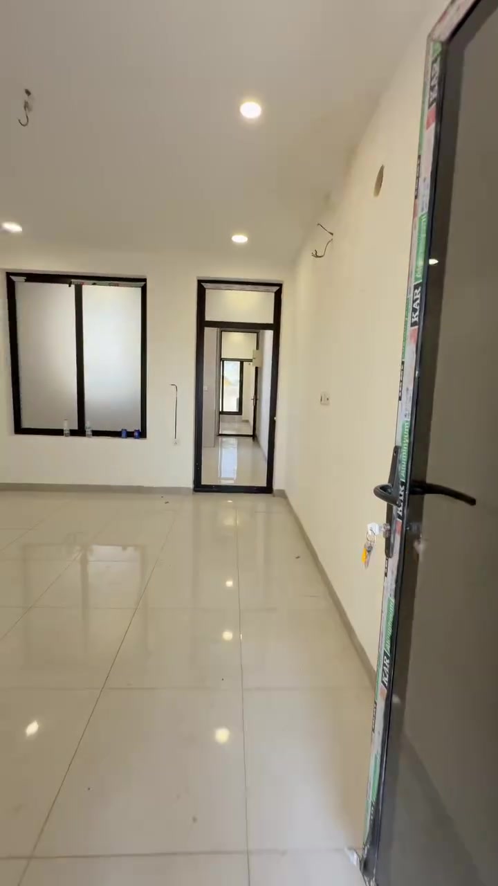 شقه للايجار ( ط ثالث درج مريح ) تحتوي على غرفه وحده وصاله ومطبخ وخدمات ( بيه سطح خاص بشقه ) الاعظمية الاخطل ( قرب اسواق ١٠١ ) ( أيجاره  ٣٥٠  ألف قفل ) شرط من سكنه الاعظميه للاستفسار ***********
