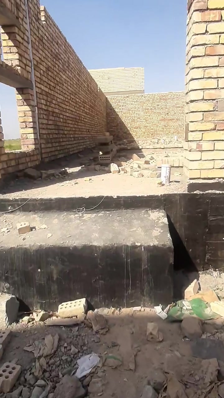 السلام عليكم في منطقة طالب العلي هياكل عدد ( ٣ )للبيع طابو زراعي سند (٢٥)  مساحة الواحد (٩١)خدمات كاملة ماء وكهرباء وتبليط ومدارس بيهن نقص بناء كما موظحات بالصور بيع الكل او واحد اواثنين حسب الطلب او الاتفاق تردون على وظعهن او هيكل كامل او مفتاح  كلشي بسعرة واني حاضر للاستفسار اكثر متواجد واتساب وماسنجر وع الخط(***********) ملاحظة الصور قبل التبليط
