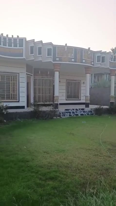 بيت مساحته ٧٢٠متر تحت البناء ٢٨٠ متر سعره ٣٧٠ مع المجال عنوانه كربلاء شارع البزل الرئيسي مباشر عالشارع العام اله مدخلين عمود ٥٤ شارع مطبخ العتبه ومدخل ثاني شارع السيده زينب ع ***********
