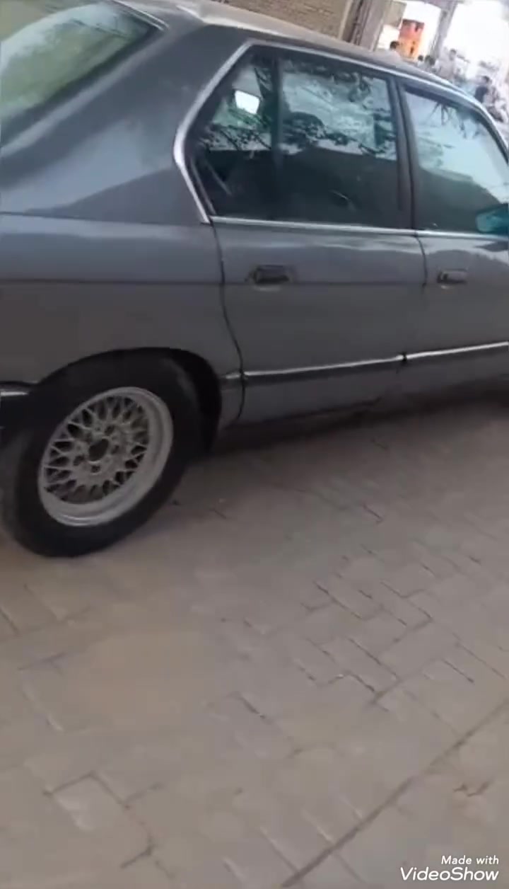 بي أم ٧٣٥ موديل ٩١ ٧٣٥ أصل وفصل بليته وتكم رقم بغداد انكليزي بأسمي كير ومكينه خير من الله تخم تاير نظيف خمسه ويل كب غرفة نظيفه جلد كشنات اسود داخلها حلو صدر امامي تعبان 
فتحه شغاله سنويه لحد ٣٠ 
تبريد فوول ثلج برده خلفيه وبرده بيبان فتحه
شغاله 
نقصها لحيه دعاميه أمامية وصدر أمامي 
مكاني مدينة الصدر داخل سعرها ٣٥ 
جماعة البعدين والمده تره جلطوني 
***********
