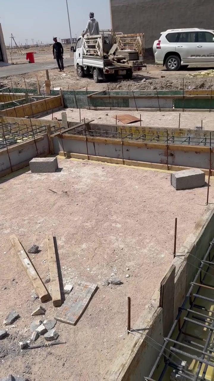 نجار ابو قالب شغل حلو ونضيف وبسعار مناسبه عمل او كرسته وعمل مكاني بصره ***********
