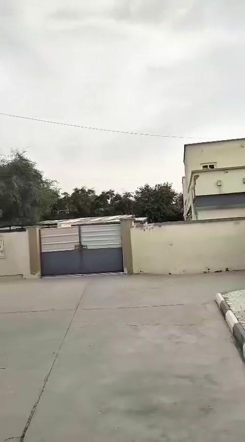 🔥 فرصة لا تعوض.. بيت بـ 3 وحدات معزولة بموقع طبي استراتيجي! 🔥
​للبيع بيت مساحة 110 متر (واجهة 7م × نزال 16م) على شارع 20 متر مميز جداً.
​📍 الموقع: مقابل مركز العلاج الطبيعي في القناة، مجاور مستشفى سعد الوتري (موقع حيوي يخدم السكن والاستثمار).
​🏡 التصميم:
البيت مقسم إلى 3 وحدات سكنية معزولة بالكامل، وكل وحدة تحتوي على:
(غرفة نوم كبيرة + هول + غرفة خطار + مطبخ + صحيات + طرمة).
​📑 الملكية: طابو صرف زراعي. 
​📞 للتواصل المباشر ومعرفة التفاصيل: ***********
