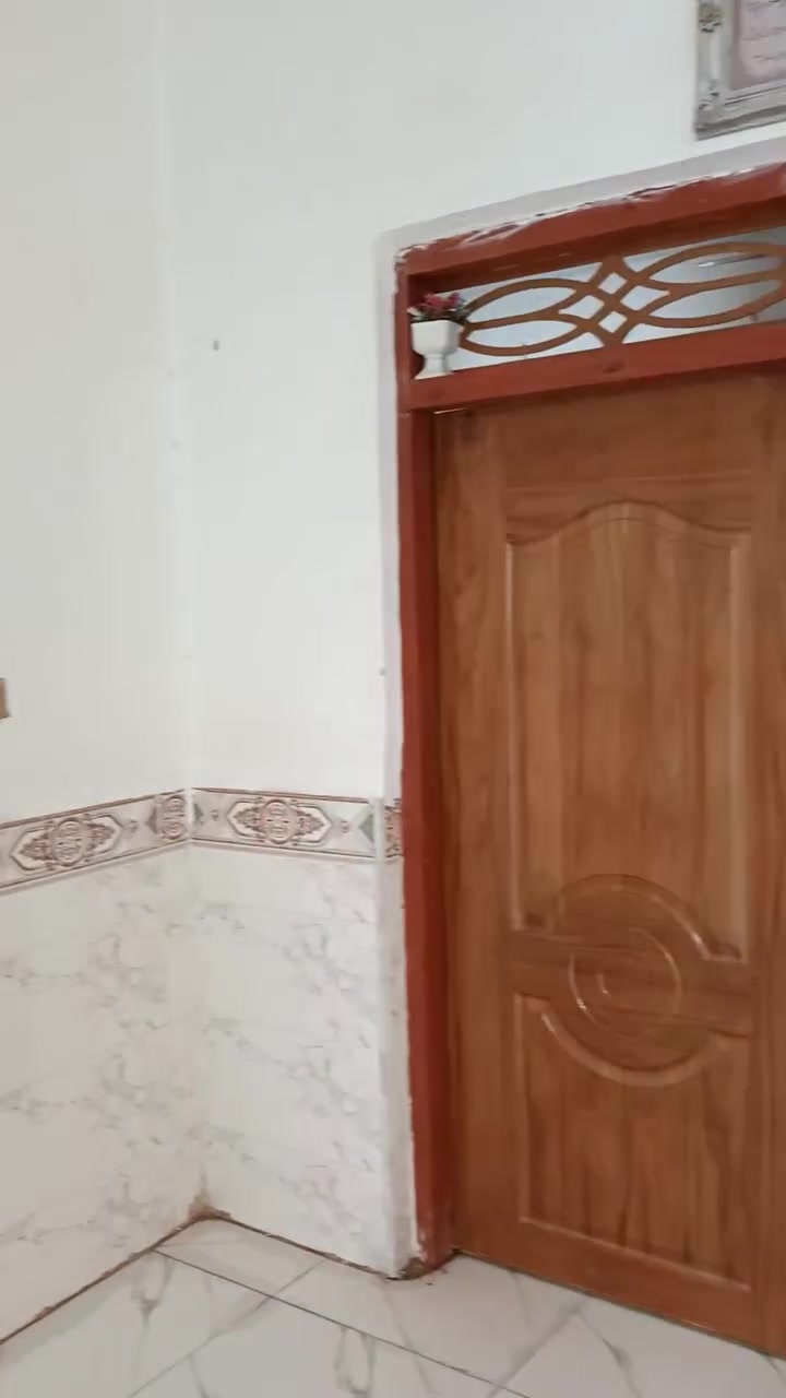السلام عليكم
بيت للبيع مساحه 237 بيت كامل مابيه اي نقص المكان, الاسكان الصناعي في حي الجوادين النزله الثانيه
100متر عن الشارع العام 
ديوانيه
صالتين
وغرفه نوم 
صحيات خارجيه وداخليه
السعر على رقم الموبايل***********+ واتساب

