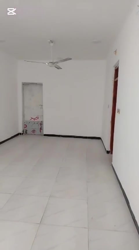 حي الشهداء • غرفة وصالة • درج خارجي