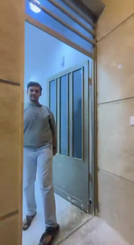 مشتمل ارضي معزول للإيجار. يحتوي على غرفه وصاله ومطبخ ومجمع صحي  بسعر مناسب الموقع بغداد الغدير محله 706 
مكتب الشحماني للعقار 
محمد ***********
