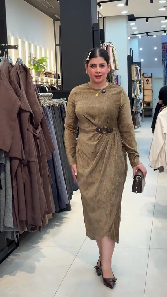 NEW COLLECTION 🍂 الموسم الجديد يبدأ من هنا 🤎 اكتشفوا مجموعة خريف وشتاء 2026/27 الآن في الكوخ للأزياء.  #الكوخ #كوخ_فرع_بغداد_الجديدة #الموضة #ستايل #الموسم_الشتائي
