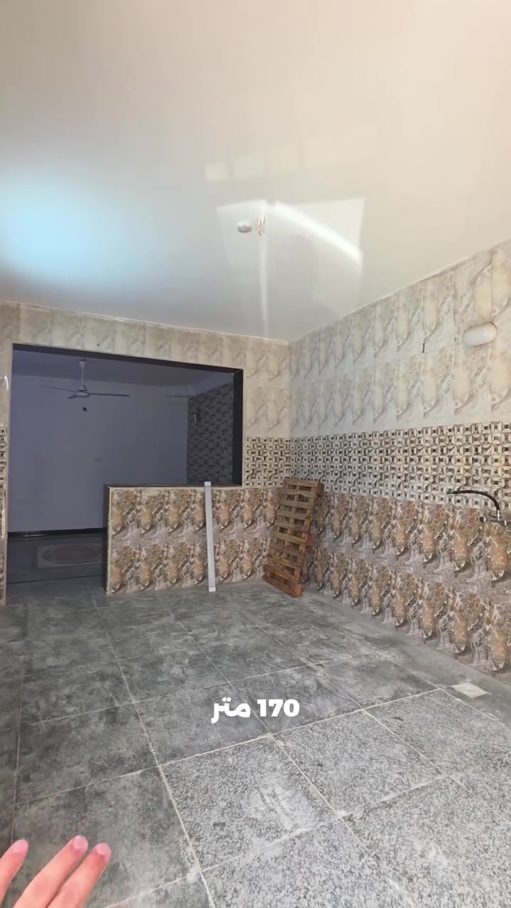 🏠 شقة للإيجار  _  المنصور / الداودي 
🏙 طابق أرضي 
🏠 غرفة نوم 2 + صالة + مطبخ + صحيات 
📏 مساحته 170 م٢ 
📌 تحتوي على مدخلين 
👨‍👩‍👦‍👦🧑‍🎓👩‍🎓 مناسبة للعوائل ، طلبة ، الموظفون 
💰 بــ 1,250,000 ألف 
📞 للأستفسار : ***********
