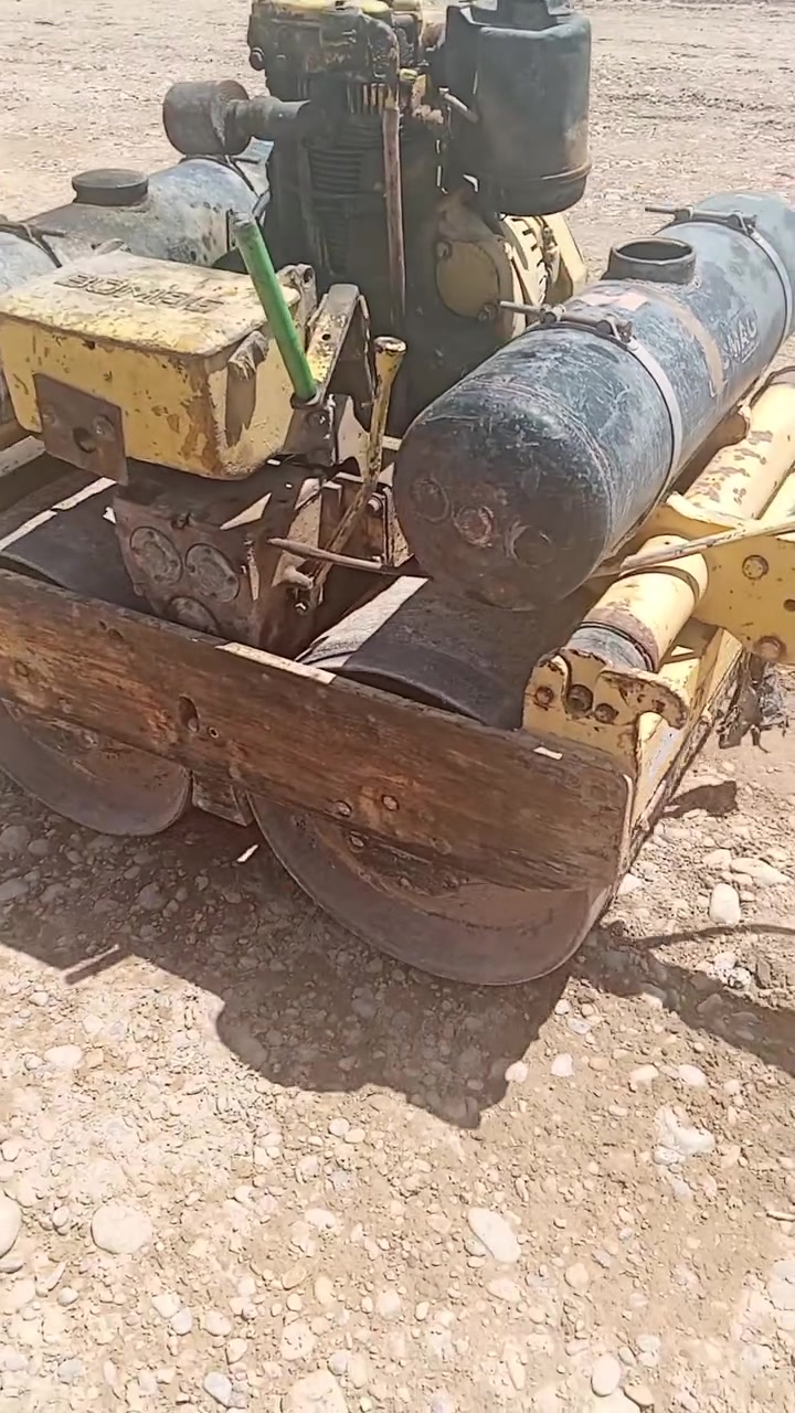 بوماك • طن ونص • مكينة بيها بخار