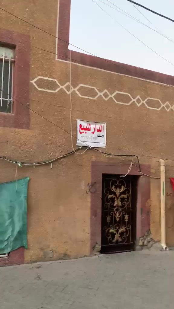السلام عليكم 
الدار للبيع المساحة 110 (النزال 11)  (الواجهة 10)  العنوان مدينة الصدر قطاع 3 خلف جامع الرسول مقابل فرع انشائية امير الساعدي
رقم الهاتف . ***********
السعر خاص

