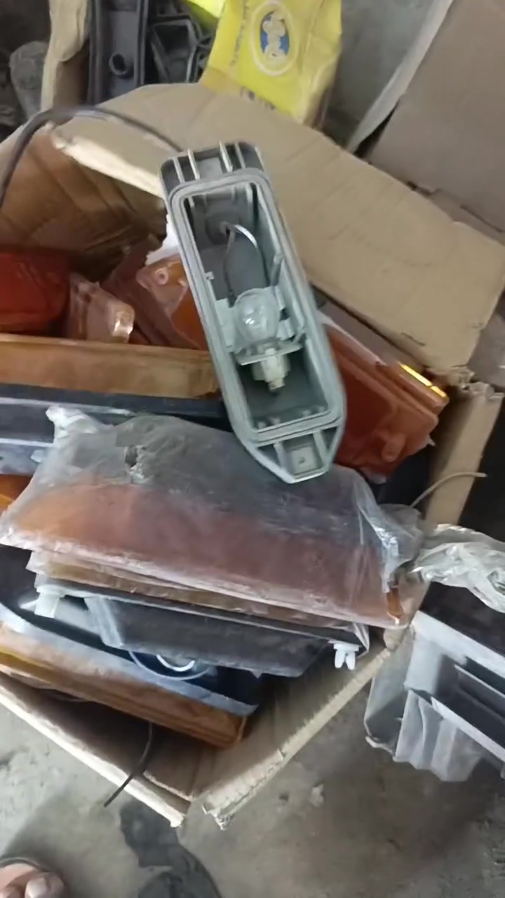 قطع غيار برازيلي بيهن اصلي معسسة وبيهن تجاري وبيهن تفصيخ قليل الباقي كله جديد شلعه وحدا البيع ***********

نص مكتوب في الصور:
- CAMON 20 Pro • 24mm f/1.7 1/30s ISO868