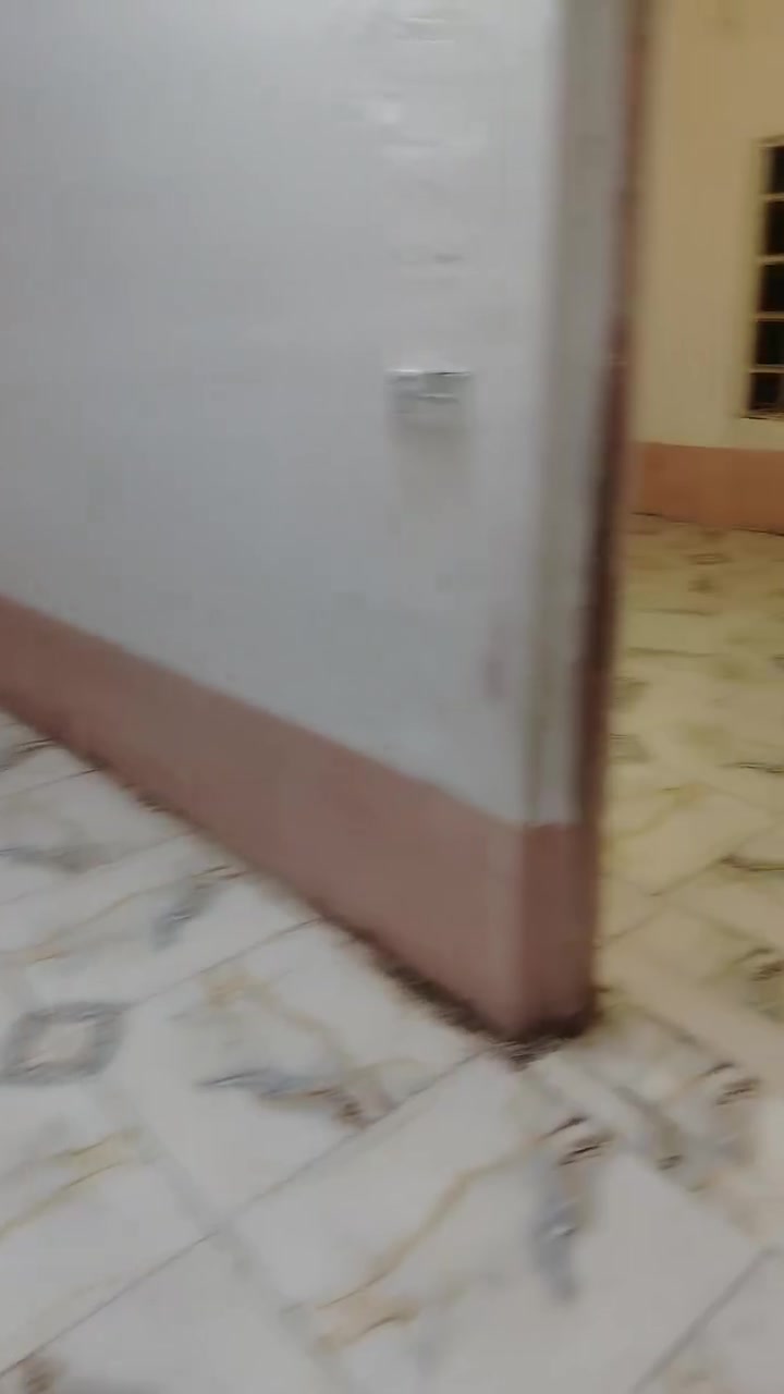 بيت للأيجار بالحر- الرشديه 
المساحة 100 
يحتوي على غرفتين وصاله ومطبخ وصحيات وبي مقطوره وگيزر وماطور  
الكهرباء خطين وطني يعني باليوم  تطفه ساعه تشتغل عندك السحب 
وهذا البيت الي يريده يجيني خاص ع واتساب انطي رقم صاحب البيت اني مكلف بالنشر وهذا رقمي 
***********
