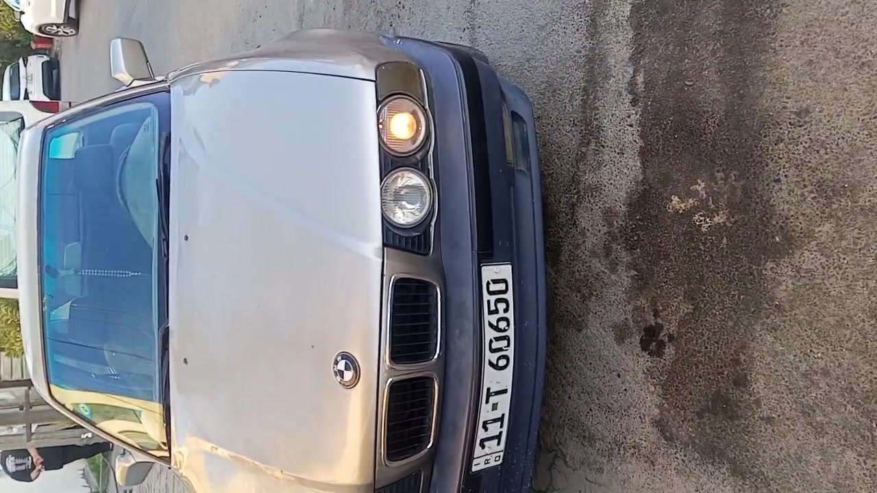 سلام عليكم 
للبيع 
BMW 525 موديل السيارة 1990
تفاصيل السياره بالفيديو كامله 
السعر 40 وبيها مجال 
العنوان بغداد الدورة 
الاستفسار ***********
