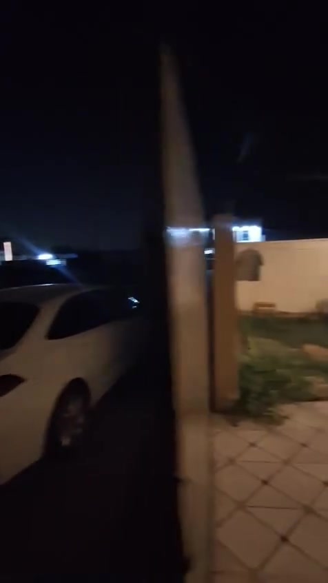 سلام عليكم دار للبيع في منطقه هورجب المساحه ٢٢٠م واجهيه 12 ونزال 19 يحتوي على غرفتين نوم وصاله وهول ومطبخ وكراج حديقه وصحيات الاستفسار على رقم الهاتف ***********
