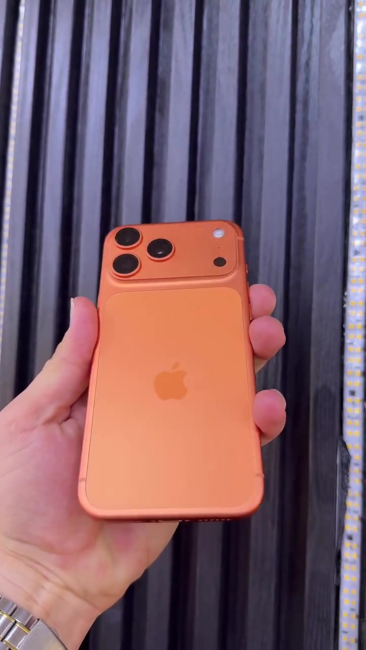 iPhone 17 pro max
Orange 🍊 
بێشوخت نوکە دەرزی شوختی نیە 
%100 خاوێن 
کارتۆن ئەصڵی کامل ئەشیا 
کێبڵی بیلادی خۆی لەگەڵە 
256 گێگابایت 
1سیم 
Z/AA
Battery 98 
Cycle 200 
 
***********
واتساپ 📞📞📞

ئەگەر موشتەری چات یان تێل بکە لە خزمەتتام
