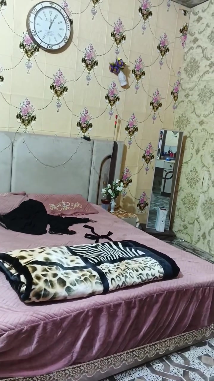 غرفة نوم تركيه جديده الاستخدام شهرين المكان ناصريه مدينه الصدر مستعجلين ع بيعه ب 700 وبيها مجال لشراي ويدلل رقم *********** بي واتساب
