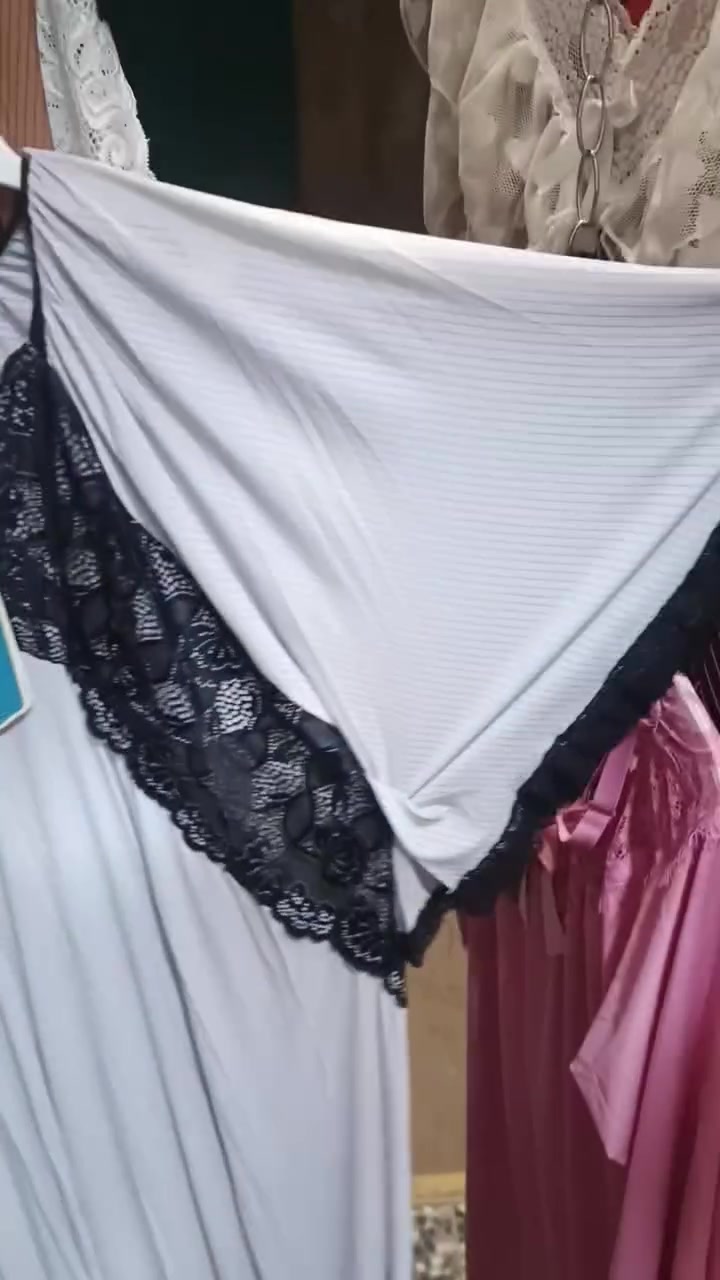 ملابس • بدون تفاصيل