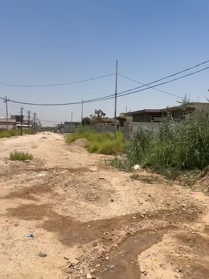 دار سكن طابو صرف في حي ( الأمير الثاني )
بجانب مدرسة ( الصالحين )

مساحة ١٥٠ م - بناء طابوق - سقف صب كونكريت
((( ٣ غرف نوم ))) - (( طابقين )) 
صحيات داخلية عدد ٢ + خارجية 
بناء درجة أولى 
خدمات قيد الأنشاء - مجاري - تبليط 

(( شارع بعرض ٢٠ م ))- بناء سنة ٢٠٢٠

للاستفسار مراجعة مكتب غازي للعقار   
واسط - الزبيدية - قرب أفران المائدة  *********** 
***********
