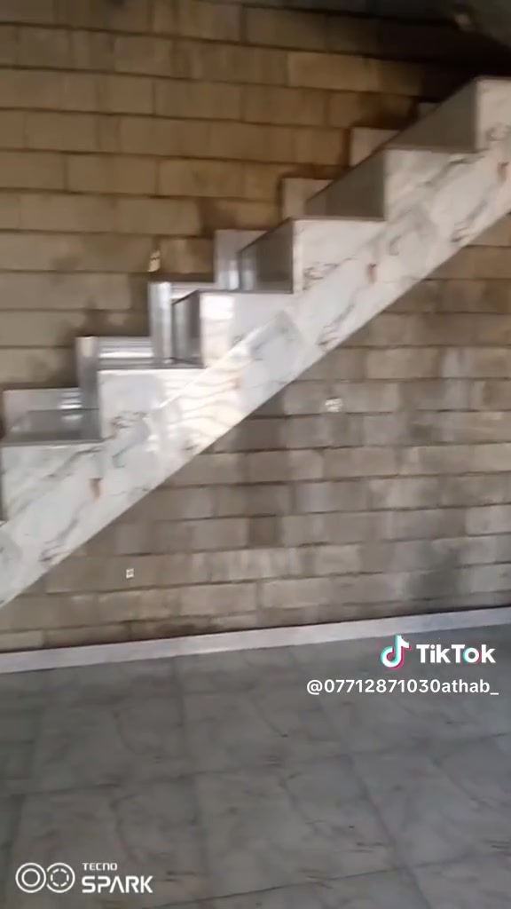 كادر سيراميك متفرق شغل نضيف درج أوله شرط
***********
