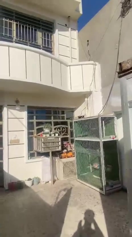 🏡🏡🏡🏡🏡
💠 بيت للبيع – المحموديه📍
📍زراعي طليطله  — مقابل مجمع القادسيه📍

📐 المساحة: 107 متر
🏗️ الواجهة: 5 × 21.5 متر
 🏠طابقين مسلح

🔹التفاصيل : 
 ✅ يحتوي الطابق الأول يحتوي علئ طرمه كبيره استقبال و حولي و غرفه نوم و صحيات و منور 
 ✅الطابق الثاني يحتوي علئ غرفه كبيره وصاله وبيتونه 
البيت كامل من كلشي بس يحتاج كاشي للطابق الثاني فقط 

🔹 ملاحظات: المنطقه كامله خدمات ( ماء ، مجاري ،كهرباء)

💰 السعر: 70 مليون دينار

📞للتواصل والاستفسار:.
يتوفر واتساب 📩
***********
***********
