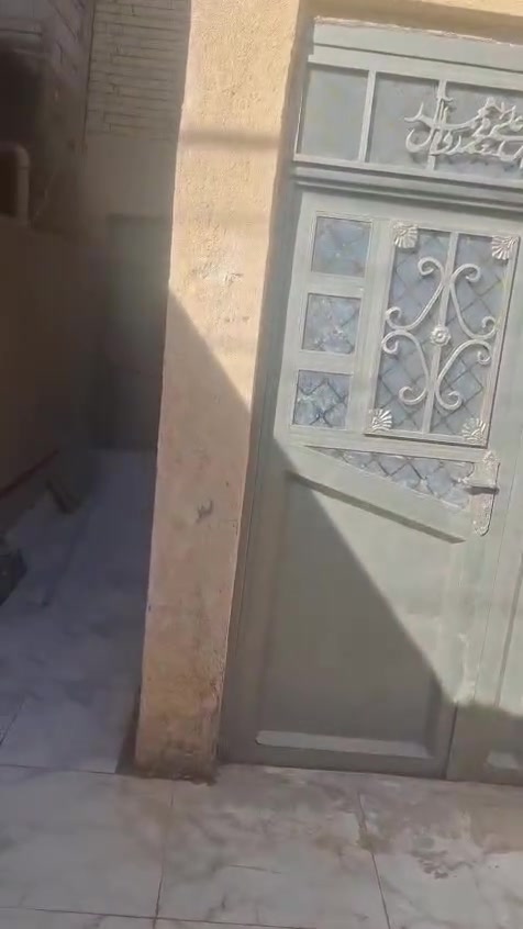 بيت للبيع 100م الحر خلف أسواق المائده  فرع سيد احسين اول فرع  غرفه اوصاله واستقبال اومطبخ اوصحيات السعر  75 اوبي مجال ***********
