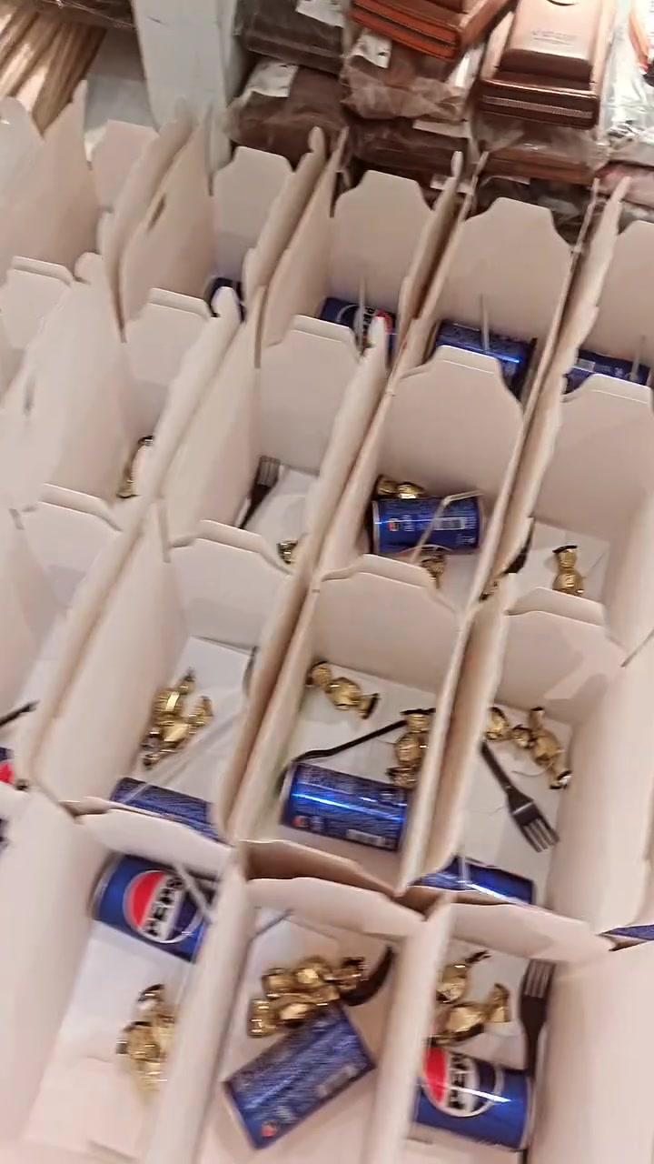 بوكس مهر عرض خاص
سعر بوكس بس 1.650🔥🔥اقل طلب 100 بوكس ب165.000الف
كيك زيتون مع علبتها. ببسي بغداد  قطعتين جكليت. قصبة شوكة.
عنوان المحل واسط الصويرة شارع النجمة مقابل بيت ميرة
*********** تتوفر لدينا خدمة توصيل
#اكسبلور #كيك #كب_كيك #خطوبة #بوكسات
