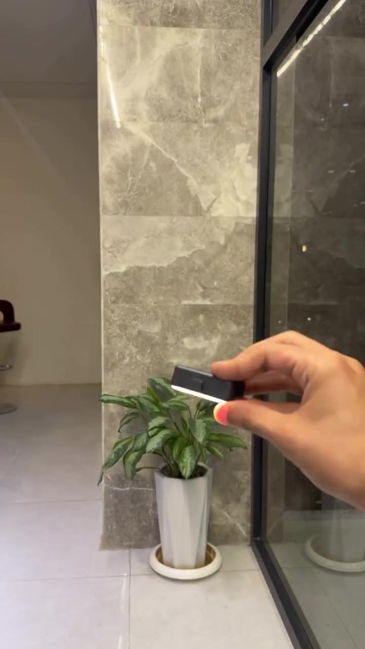 🎥 جيمبال هاتف A10

• تثبيت للهاتف + عصا سيلفي + حامل ثلاثي 📱
• ريموت بلوتوث للتحكم بالتصوير عن بُعد
• إضاءة LED قابلة للتركيب أمامياً أو خلفياً 💡
• يدعم التصوير الطولي والعرضي
• عصا تمديد تصل إلى 39.6 سم
• أوضاع FPV و Lock مع حركة Inception
• بطارية جيمبال 800mAh
• شحن Type-C
• تصميم قابل للطي وخفيف الوزن 286.5 غرام

📦 محتويات العلبة:
جيمبال A10 + ريموت بلوتوث + إضاءة LED + حامل ثلاثي + دليل الاستخدام.

🚚 يوجد توصيل لجميع المحافظات 🇮🇶
📩 للطلب والاستفسار: مراسلة على الواتساب ***********
