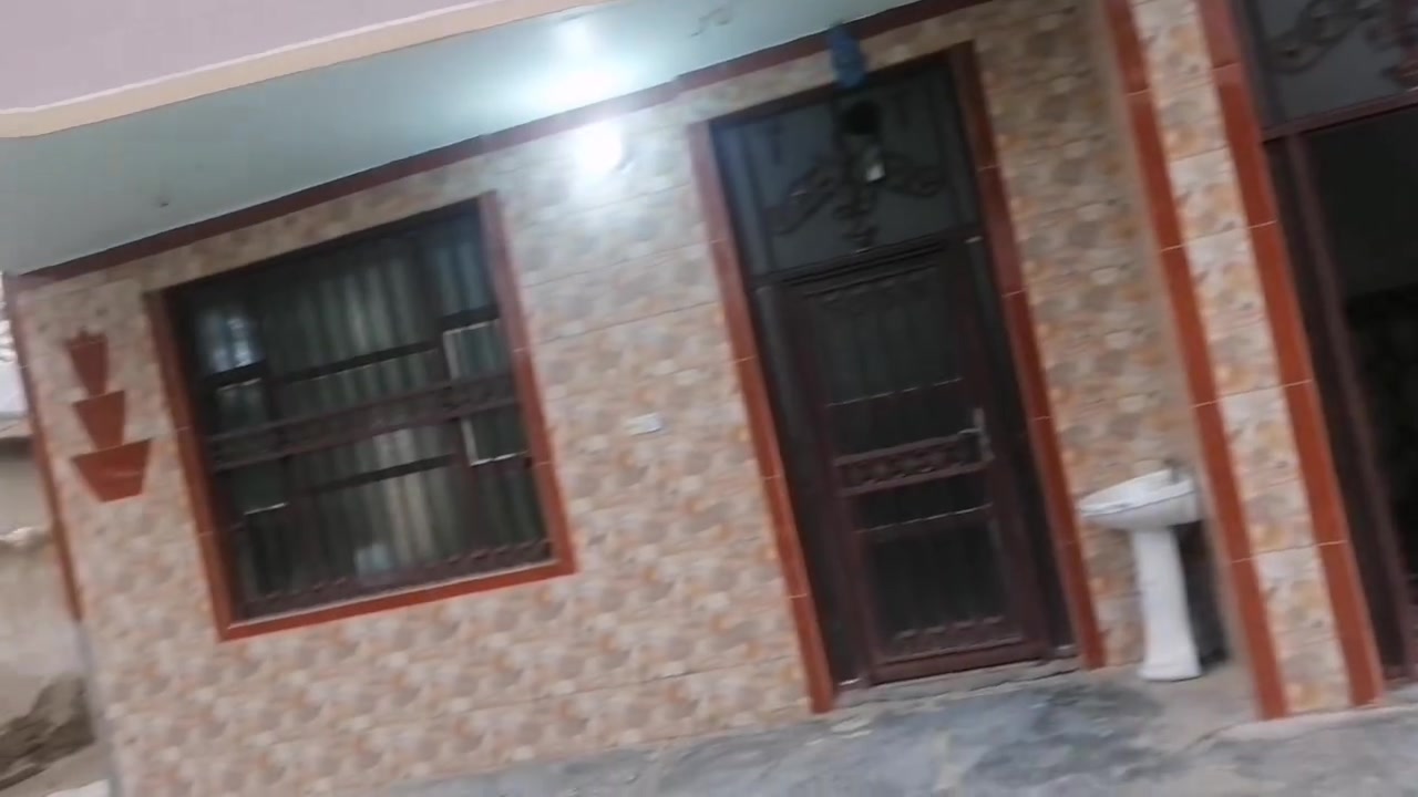 السلام عليكم
بيت اللبيع 
طابو زراعي سند 25 تحويل 
المساحه الكليه 1100
بل القرب من ثلاث مدارس ابتدائي متوسطه اعداديه 
خلف نبي.الله براهيم الخليل 
دار يحتوي على ثلاث غرف نوم استقبل هول ممر مطبخ صحيات دار نضيف مثل ما واضح بل الصوره  البيت اله مدخلين متوفره جميع الخدمات ماء كهربائية تبليط  
يبعد عن طريق حله نجف 6كيلو السعر خاص 
***********
