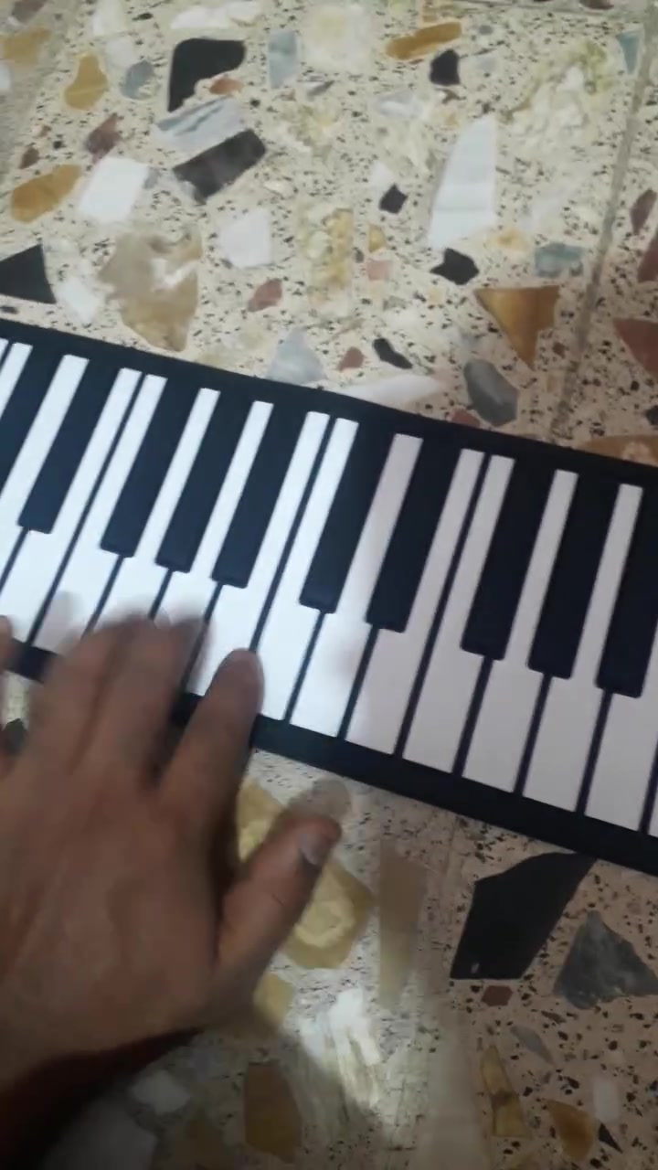 سلام عليكم يتوفر جهاز بيانو ***********
