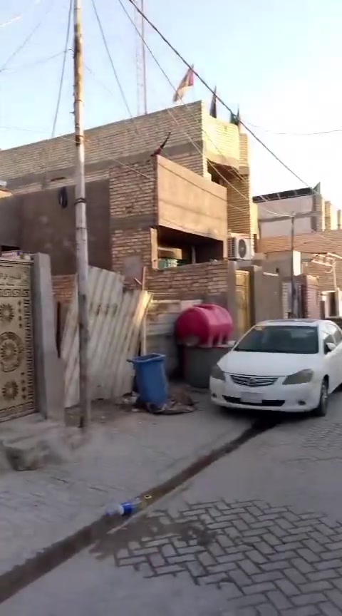 سلام عليكم دار للبيع مساحه 33متر طابقين يحتوي على غرفتين وصاله وحمام مكان سبع قصور شارع ابو علي قرب جامع حمزه سعره 25مليون بيه مجال ستفسار ***********

