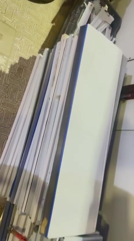 السلام عليكم
رفوف للبيع 
مستعملات شي قليل 
عددهن 68 قطعة 
العنوان / بهرز 
السعر والاستفسار الاتصال على الرقم

 ***********
