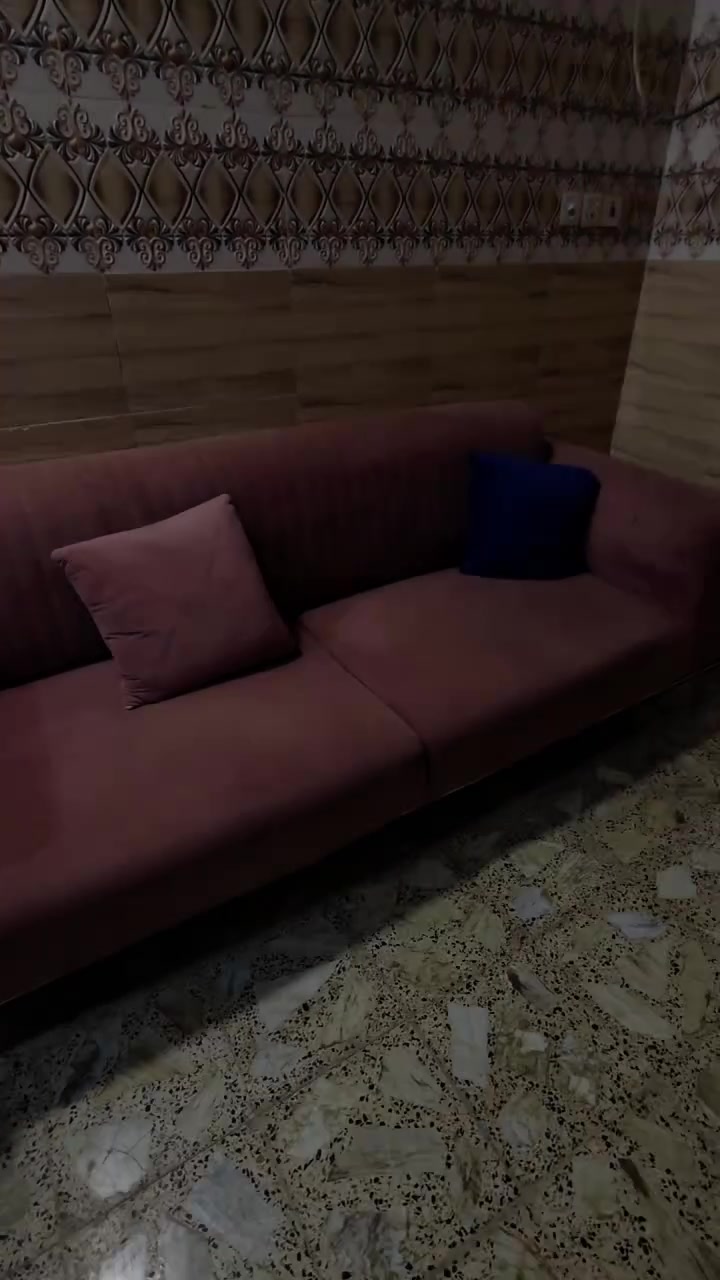 تخم تركي شرط
سفنج سوفت قماش قديفة 
خشب زان ارجل حديد 
مكاني حي النداء 
 للأستفسار ***********
السعر ٤٠٠ الف
