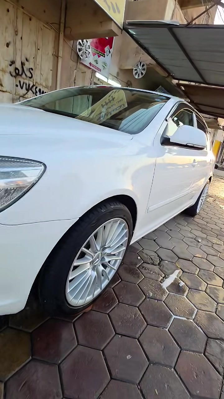 السلام عليكم سكودا موديل ،2013,السياره اخت الزيرو سبيرها منازل كله على وضع الشركه  بيهه صبغ جاملغ امامي موجود سونار الباقي كفاله ممشه شي قليل رقم شمالي ابسمي تريد تحويل تريد وكاله بكان سياره كوت السعر ،115 بيهه مجال ***********
