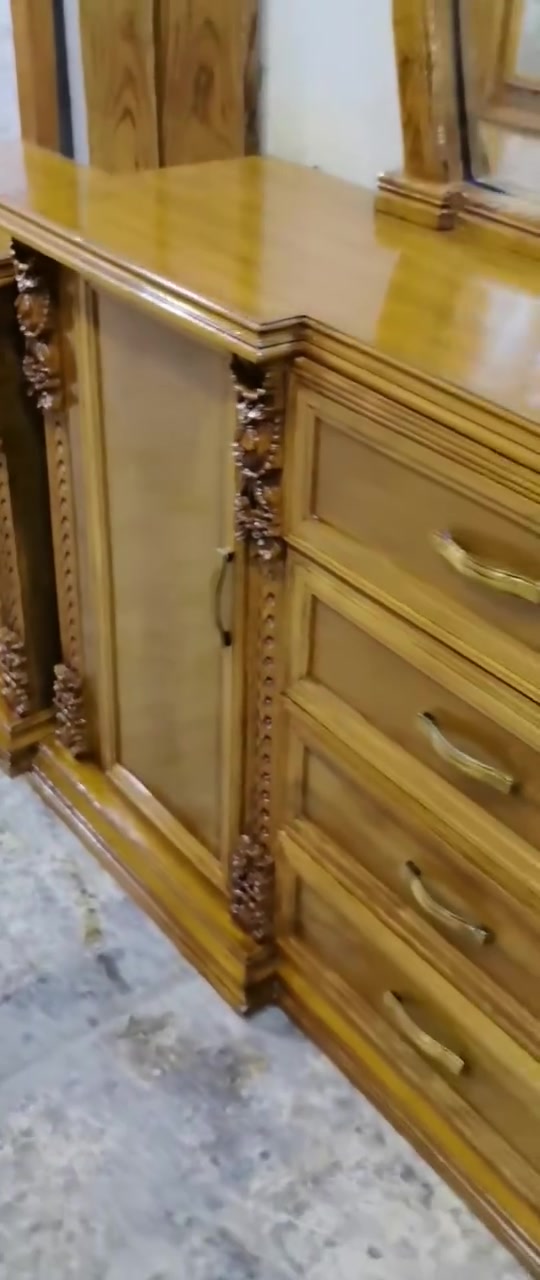 السلام عليكم
غرفه ٦ وملحق صاج داخل وخارج مستعمل أخت الجديده
استعمال أشهر شغل توصاالنقش الغرفه كله زان مصري  شغل عراقي موديل تركي للحجز والاستفسار التواصل على الرقم *********** بغداد السيديه حي الاعلام شارع قطر الندئ
