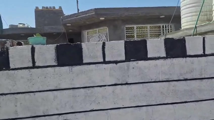 السلام عليكم بيت للبيع مساحة ٢٥٠ متر البيت كامل بناء بلوك صارله ٣ أشهر مبني البيت كامل من كل الجوانب وكلشي واضح بل فيديو مكان بيت خلف البانزين خانه ال بنص النهروان يم جامع الكتائب *********** ***********
