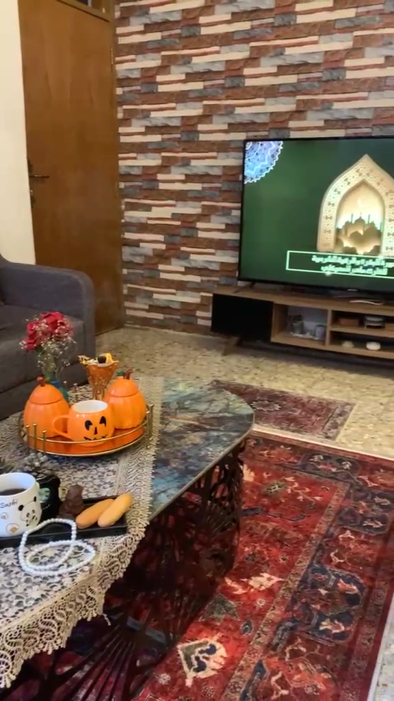تخم قنفات نظيف ومرتب سبع مقاعد 
الخشب بلوك اسود