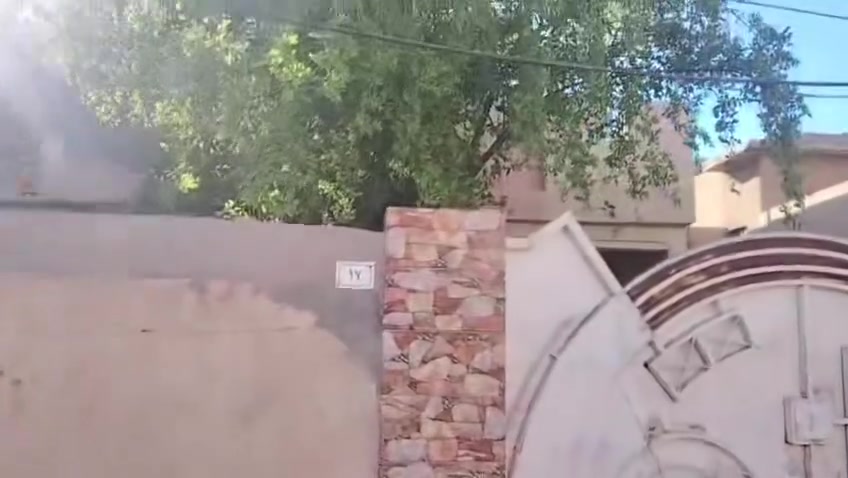 دار للبيع 
بناء قديم لكن صالح للسكن 
الموقع: بعقوبه/ العزات
المساحة: ٣٠٠ متر
نوع الملكية: طابو ملك صرف تحويل مباشر
يتكون الدار من طابقين 
الطابق الاول: استقبال وصاله ومطبخ وغرفة نوم واحده ودوره مياه 
الطابق الثاني: غرفتين نوم ومخزن 
للاستفسار: ***********

نص مكتوب في الصور:
- HONOR X9b 108MP Ultra-Sensing Camera