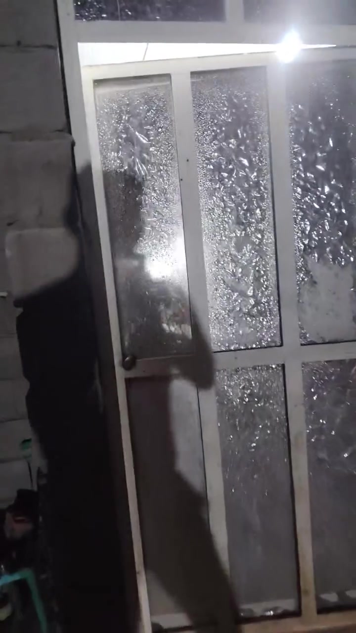 السلام عليكم نص دونم مع بيت للبيع العنوان طريق الغاز تعبر شيخ نهير ورا المشتل الرقم ***********
