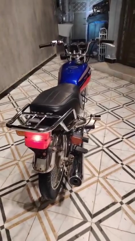 تحية طيبة 🌹🏍️
دراجة تايكر 21باب اول
مكينة مفتوحة مرة وحدة وشغل درجة اولة
كلها بلاد مكاني واسط العزيزية أوراق بغداد
السعر ٤٧٥ وبيها مجال قليل جناية فقط بياع شراي ماابيع
***********
***********
