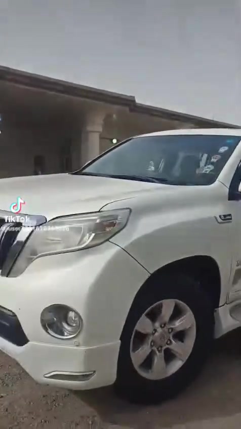 سلام عليكم برادو ٦ سلندر 
 ٢٠١٠ محدثة ٢٠١٧ بغداد باسمي 
فول مواصفات واحد ع واحد 
سونار موجود ابيع مصبوغ عام  
سيارة جاهزة للاخير 
بيها نقص كومبرسير فقط 
السعر ١٥٠ بيها مجال 
مكانها بغداد الطارمية
***********
