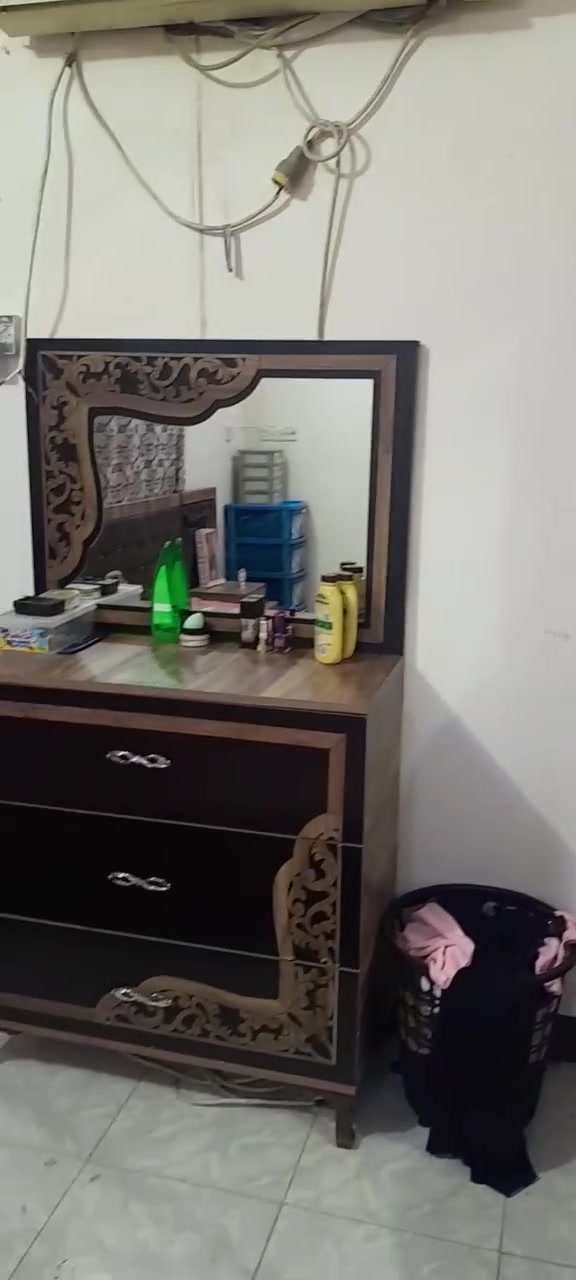 سلام عليكم ورحمة الله وبركاتة غرفه تركيه للبيع ماكني كربلاء الجاير  النضافه80/100السعر 325 هيه ودوشكها وبيها مجال بسيطط ***********هاذه رقمي اتصل او تحب راسلني
