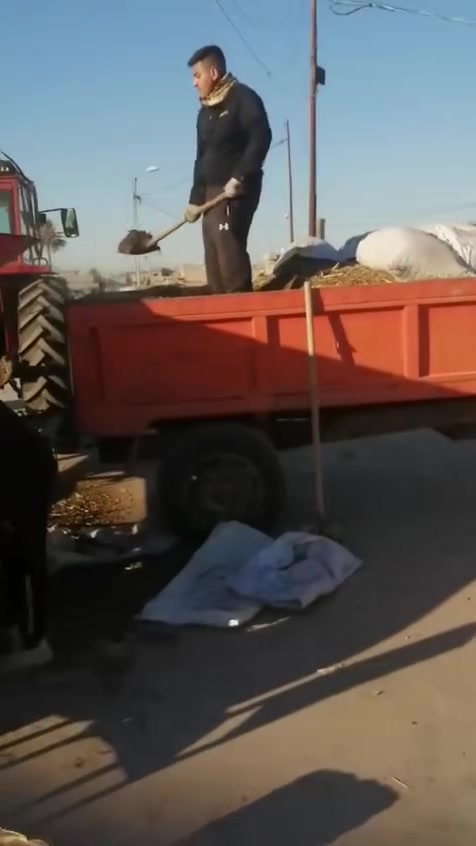 السلام عليكم 
اخوان معمل صفاية سمسم للبيع 
نوعية شركة هندي جديده مستعمل فقط 
موسم واحد دبل سرند يشتغل ابكل مكاينه 
اشعندك مكينه يرهمله شغل مرتب وخير من الله 
وفيديو موجود بالمنشور كلش واضحة السعر 70 ورقه 
وبيها مجال للطيبين مكان كركوك 
رقم الهاتف ***********
