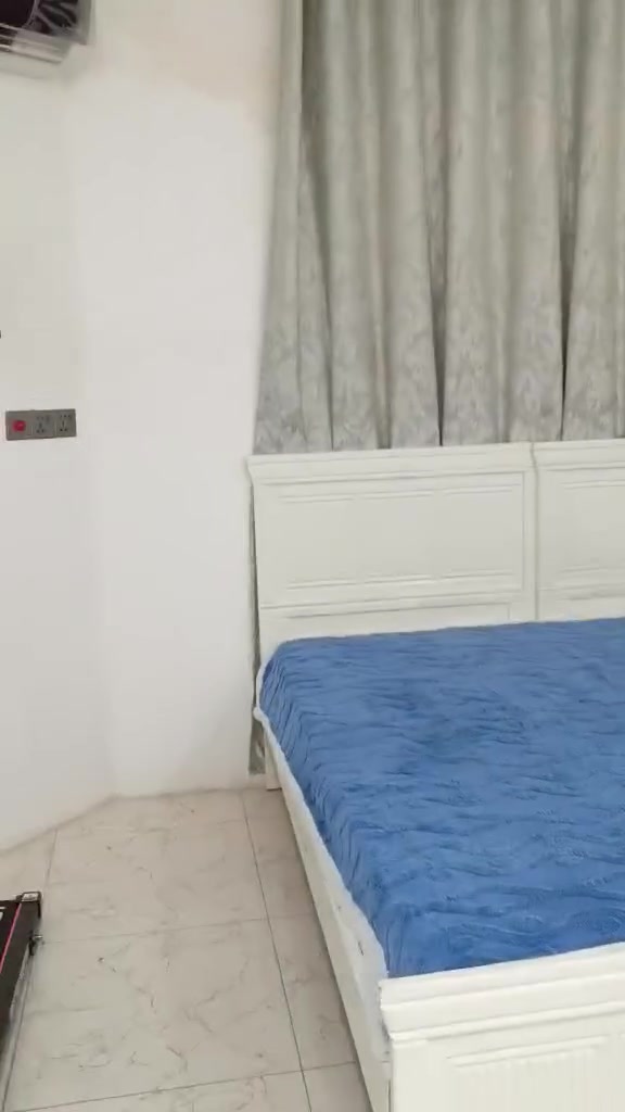 السلام عليكم بيت للبيع🏠
🟦الموقع العنوان//حي الزيتون 

🟦تفاصيل المنزل // طابو صرف-المساحه 150 متر-الواجهيه 15

النزال 10.

🟦الخدمات//رصيف جديد شارع سبيس عن قريب تبليط ماء كهرباء قريب عل طريق سريع موقع مميز اقرب نقطه صيدليه المينا .

🟦يتكون المنزل//ثلاث طوابق يحتوي- الاول-غرفه +صحيات خارجيه وداخليه وحمام +منور+مطبخ+صاله+استقبال. 

🟦الطابق الثاني-ثلاث غرف+صحيات كامله +صاله+باب للطابق الثالث. 

📱للاستفتار// الاتصال عل رقم *********** او واتساب ***********

نص مكتوب في الصور:
- CAMON 20 Pro 24mm f/1.7 1/100s ISO66